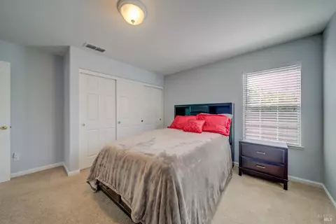 Bedroom - 606 Idyllwild Ct, Fairfield, CA 94534 photo 5 of 9