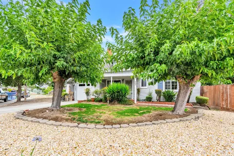 525 Park Ln, Petaluma, CA 94954