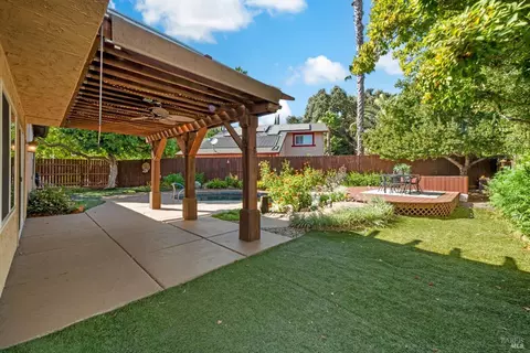 719 Arbor Oaks Dr, Vacaville, CA 95687