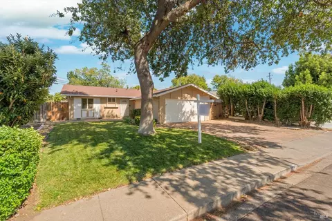 1293 Devonshire Dr, Vacaville, CA 95687 photo 2