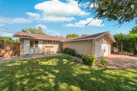 1293 Devonshire Dr, Vacaville, CA 95687 photo 4