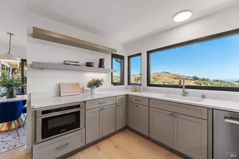 Kitchen - 27 Redding Ct, Tiburon, CA 94920 photo 4 of 5