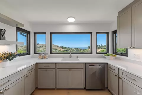 Kitchen - 27 Redding Ct, Tiburon, CA 94920 photo 3 of 5