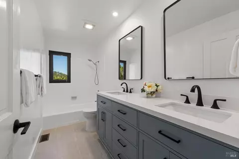 Bath - 27 Redding Ct, Tiburon, CA 94920 photo 4 of 5