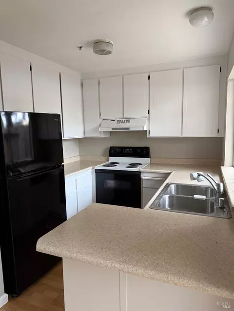 1026 Eleanor Ave, Rohnert Park, CA 94928