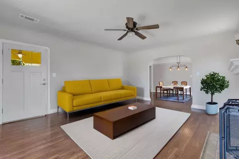 Living - 417 Washington St, Vallejo, CA 94590 photo 1 of 4