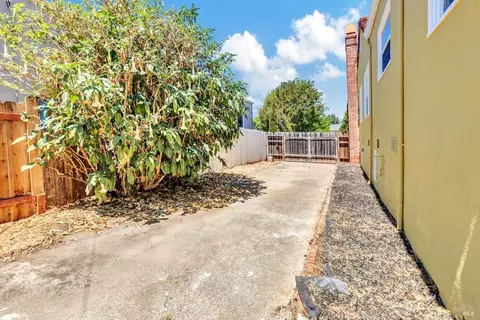 Exterior - 417 Washington St, Vallejo, CA 94590 photo 3 of 6
