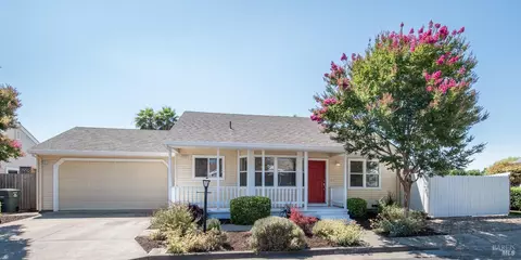 1747 Eardley Ave, Santa Rosa, CA 95401