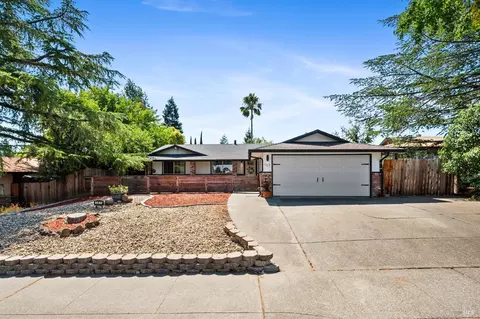 161 Andover Dr, Vacaville, CA 95687