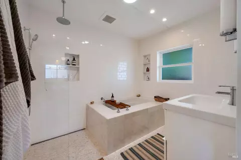 Bath - 140 Kent Ave, Bodega Bay, CA 94923 photo 1 of 2