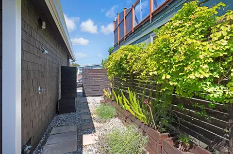 Exterior - 140 Kent Ave, Bodega Bay, CA 94923 photo 5 of 7