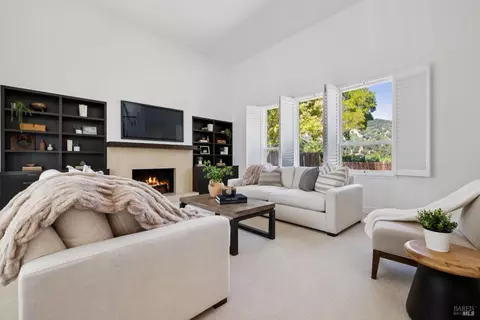 447 Cedar Hill Dr, San Rafael, CA 94903