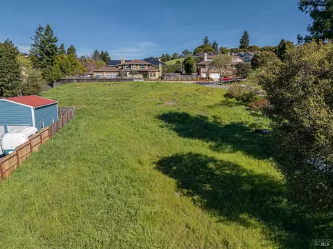 13 Dorenfeld Ct, Petaluma, CA 94952