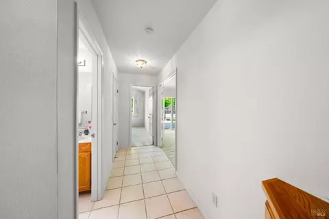 Entry Way - 31 S Temelec Cir, Sonoma, CA 95476 photo 2 of 4