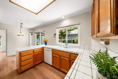 Kitchen - 31 S Temelec Cir, Sonoma, CA 95476 photo 3 of 5