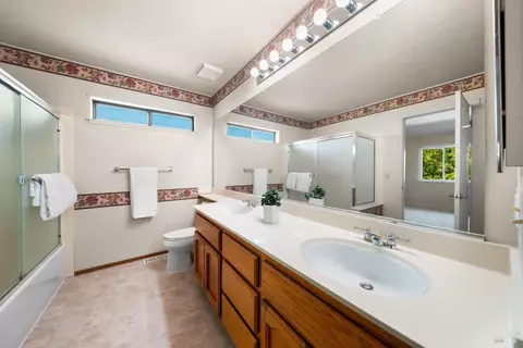 Bath - 31 S Temelec Cir, Sonoma, CA 95476 photo 5 of 6