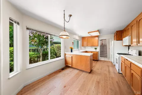 Kitchen - 31 S Temelec Cir, Sonoma, CA 95476 photo 4 of 5
