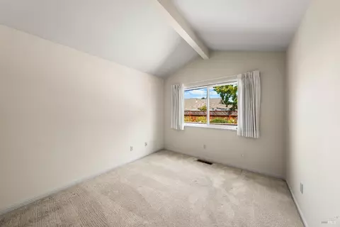 Bedroom - 31 S Temelec Cir, Sonoma, CA 95476 photo 6 of 9