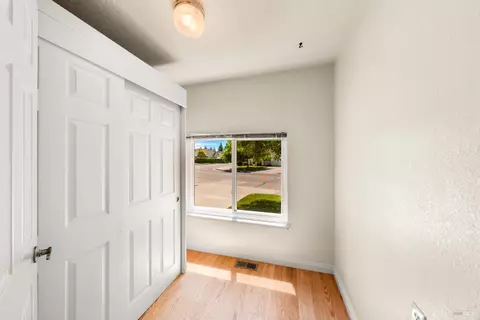 Bedroom - 31 S Temelec Cir, Sonoma, CA 95476 photo 1 of 9