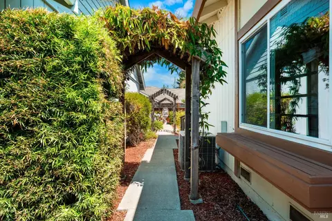 Exterior - 31 S Temelec Cir, Sonoma, CA 95476 photo 4 of 26