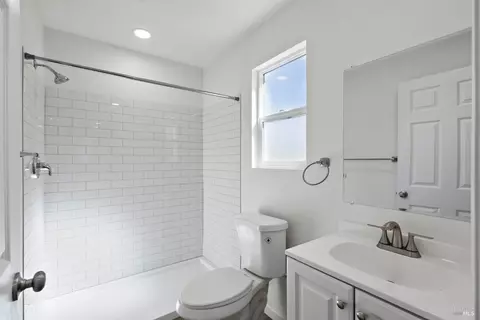 Bath - 1485 S Wright Rd, Santa Rosa, CA 95407 photo 3 of 4
