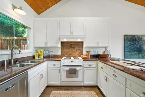 Kitchen - 62 Redwood Rd, Fairfax, CA 94930 photo 2 of 3