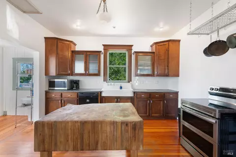 Kitchen - 910 Virginia St, Vallejo, CA 94590 photo 3 of 3
