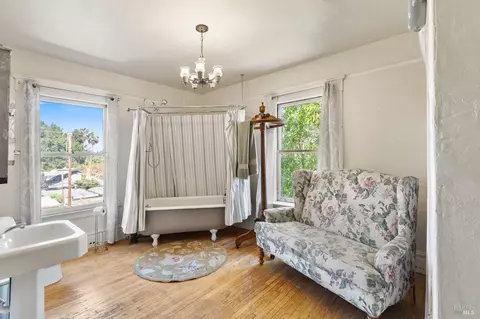 Bath - 910 Virginia St, Vallejo, CA 94590 photo 1 of 2