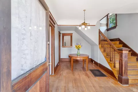 Entry Way - 910 Virginia St, Vallejo, CA 94590 photo 1 of 2
