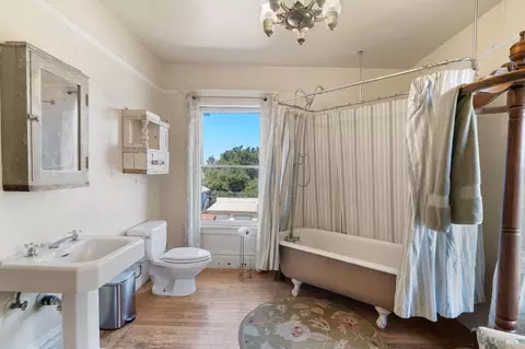 Bath - 910 Virginia St, Vallejo, CA 94590 photo 2 of 2