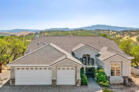 18197 N Shore Dr, Hidden Valley Lake, CA 95467
