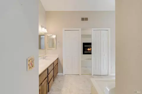Bath - 255 Shadowhawk Ct, Vacaville, CA 95688 photo 7 of 8