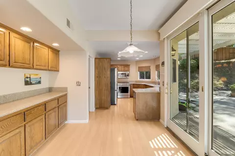 Kitchen - 255 Shadowhawk Ct, Vacaville, CA 95688 photo 5 of 6