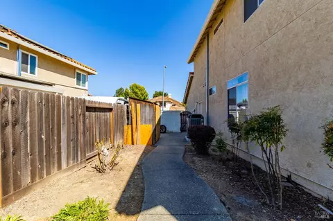 Exterior - 255 Shadowhawk Ct, Vacaville, CA 95688 photo 17 of 21