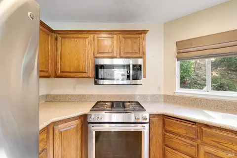 Kitchen - 255 Shadowhawk Ct, Vacaville, CA 95688 photo 2 of 6