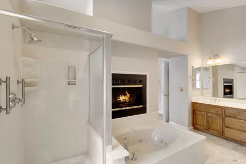 Bath - 255 Shadowhawk Ct, Vacaville, CA 95688 photo 6 of 8