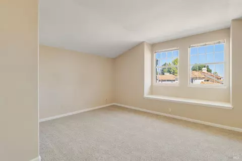 Bedroom - 255 Shadowhawk Ct, Vacaville, CA 95688 photo 6 of 8