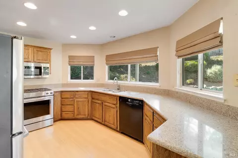 Kitchen - 255 Shadowhawk Ct, Vacaville, CA 95688 photo 1 of 6