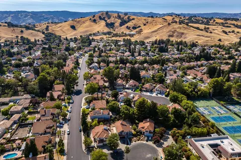 View/Area - 255 Shadowhawk Ct, Vacaville, CA 95688 photo 5 of 11