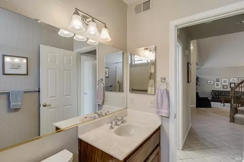 Bath - 255 Shadowhawk Ct, Vacaville, CA 95688 photo 2 of 8
