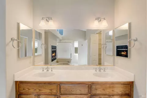 Bath - 255 Shadowhawk Ct, Vacaville, CA 95688 photo 8 of 8