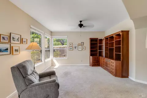 Living - 255 Shadowhawk Ct, Vacaville, CA 95688 photo 4 of 10