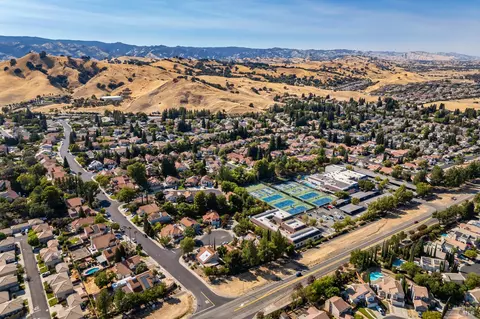 View/Area - 255 Shadowhawk Ct, Vacaville, CA 95688 photo 9 of 11
