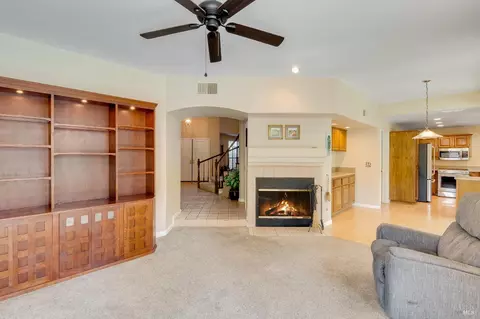 Living - 255 Shadowhawk Ct, Vacaville, CA 95688 photo 7 of 10