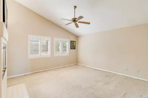 Living - 255 Shadowhawk Ct, Vacaville, CA 95688 photo 10 of 10