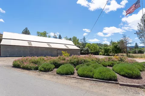 3525 Taylor Dr, Ukiah, CA 95482 photo 2