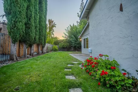 Exterior - 100 Pima Ct, Vacaville, CA 95688 photo 9 of 11