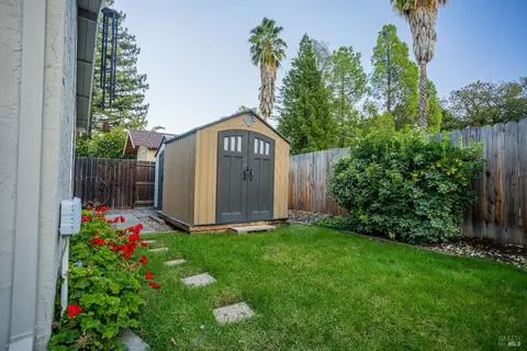 Exterior - 100 Pima Ct, Vacaville, CA 95688 photo 3 of 11