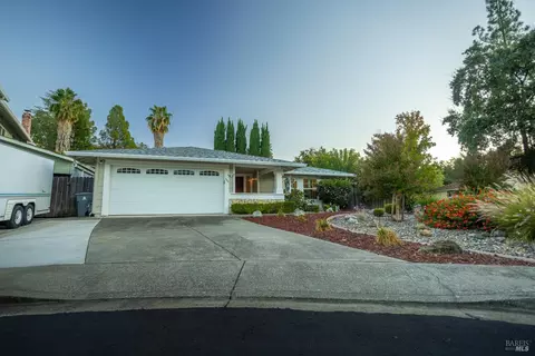 100 Pima Ct, Vacaville, CA 95688