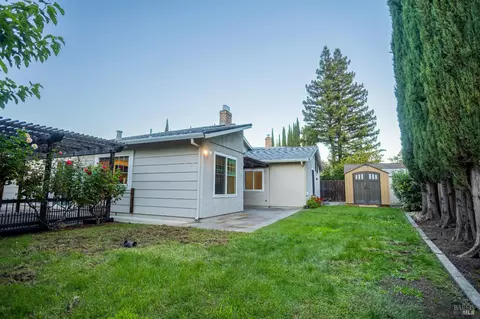 Exterior - 100 Pima Ct, Vacaville, CA 95688 photo 7 of 11